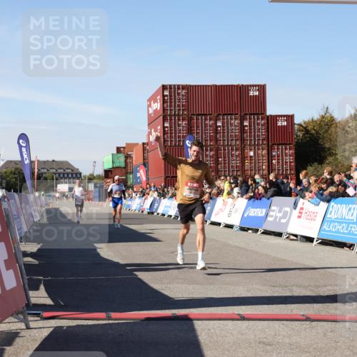 03.10.2025 - Köhlbrandbrückenlauf Lena Gebhardt http://msf.ph/oto/9037374 03.10.2025 12:50:53 Ziel 4072, 6216, 6552 meine-sportfotos.de