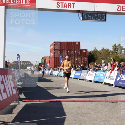 03.10.2025 - Köhlbrandbrückenlauf Lena Gebhardt http://msf.ph/oto/9037378 03.10.2025 12:50:53 Ziel 4072, 6216, 6552 meine-sportfotos.de