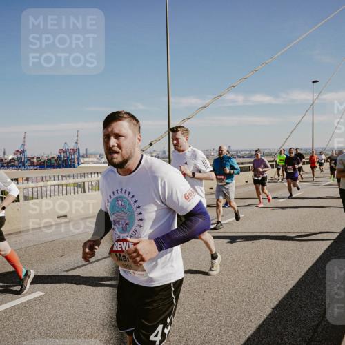 03.10.2025 - Köhlbrandbrückenlauf Michael Burmester http://msf.ph/oto/9037383 03.10.2025 12:30:08 Position 1 5261 meine-sportfotos.de