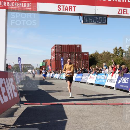 03.10.2025 - Köhlbrandbrückenlauf Lena Gebhardt http://msf.ph/oto/9037384 03.10.2025 12:50:53 Ziel 4072, 6216, 6552 meine-sportfotos.de