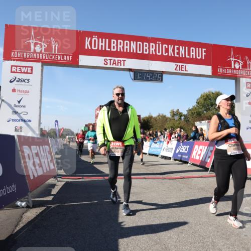 03.10.2025 - Köhlbrandbrückenlauf Lena Gebhardt http://msf.ph/oto/9037391 03.10.2025 13:14:27 Ziel 4259, 4400, 4426, 4569, 4776, 4888, 5132, 5282, 5782, 5805, 5902, 5903, 6012, 6327, 6512 meine-sportfotos.de