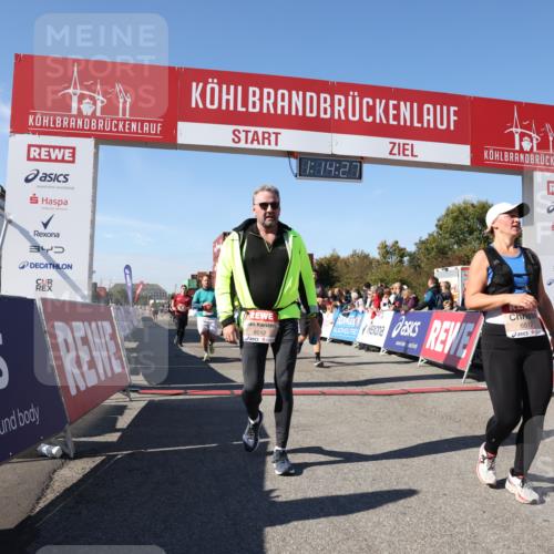 03.10.2025 - Köhlbrandbrückenlauf Lena Gebhardt http://msf.ph/oto/9037397 03.10.2025 13:14:27 Ziel 4259, 4400, 4426, 4569, 4776, 4888, 5132, 5282, 5782, 5805, 5902, 5903, 6012, 6327, 6512 meine-sportfotos.de