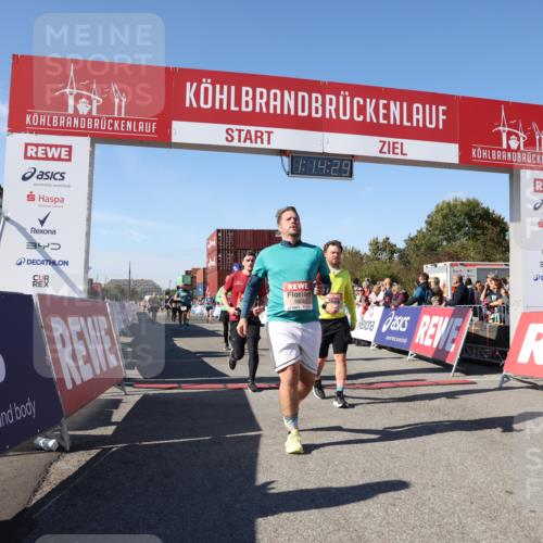 03.10.2025 - Köhlbrandbrückenlauf Lena Gebhardt http://msf.ph/oto/9037418 03.10.2025 13:14:30 Ziel 4259, 4400, 4426, 4509, 5132, 5249, 5782, 5805, 5902, 5903, 6012, 6512 meine-sportfotos.de