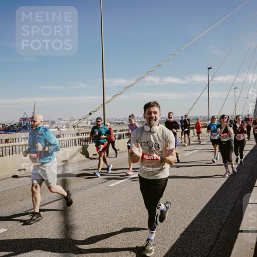 03.10.2025 - Köhlbrandbrückenlauf Michael Burmester http://msf.ph/oto/9037421 03.10.2025 12:30:10 Position 1 6818 meine-sportfotos.de