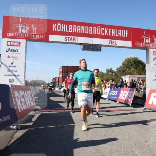 03.10.2025 - Köhlbrandbrückenlauf Lena Gebhardt http://msf.ph/oto/9037424 03.10.2025 13:14:30 Ziel 4259, 4400, 4426, 4509, 5132, 5249, 5782, 5805, 5902, 5903, 6012, 6512 meine-sportfotos.de