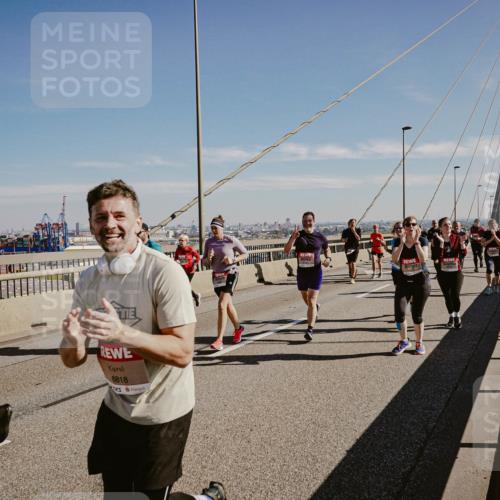03.10.2025 - Köhlbrandbrückenlauf Michael Burmester http://msf.ph/oto/9037427 03.10.2025 12:30:10 Position 1 6818 meine-sportfotos.de