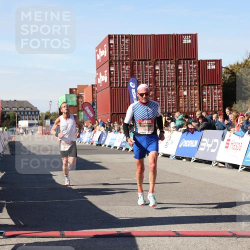 03.10.2025 - Köhlbrandbrückenlauf Lena Gebhardt http://msf.ph/oto/9037431 03.10.2025 12:50:57 Ziel 4072, 6216, 6552 meine-sportfotos.de