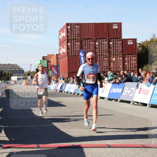 03.10.2025 - Köhlbrandbrückenlauf Lena Gebhardt http://msf.ph/oto/9037433 03.10.2025 12:50:57 Ziel 4072, 6216, 6552 meine-sportfotos.de