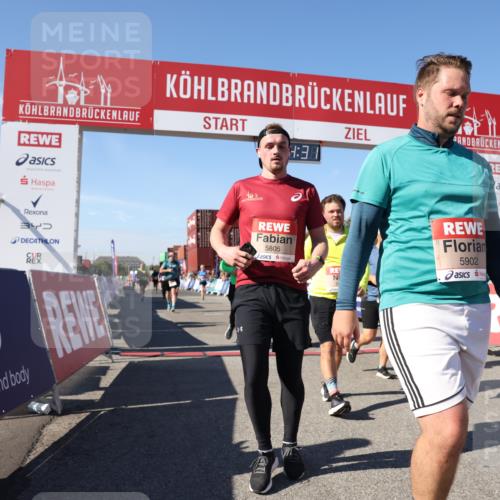03.10.2025 - Köhlbrandbrückenlauf Lena Gebhardt http://msf.ph/oto/9037437 03.10.2025 13:14:31 Ziel 4259, 4400, 4426, 4509, 4684, 4788, 5132, 5249, 5782, 5805, 5902, 5903, 6012, 6512 meine-sportfotos.de
