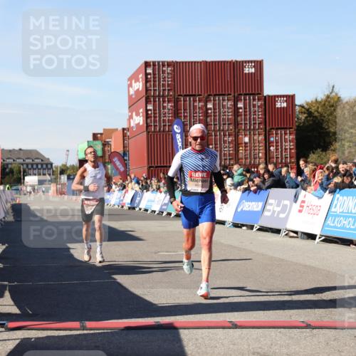 03.10.2025 - Köhlbrandbrückenlauf Lena Gebhardt http://msf.ph/oto/9037438 03.10.2025 12:50:57 Ziel 4072, 6216, 6552 meine-sportfotos.de