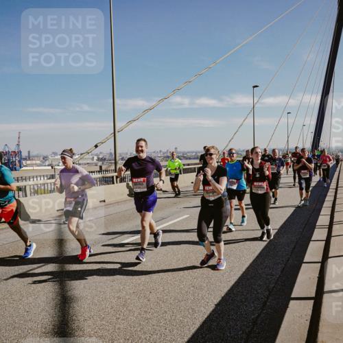 03.10.2025 - Köhlbrandbrückenlauf Michael Burmester http://msf.ph/oto/9037442 03.10.2025 12:30:11 Position 1  meine-sportfotos.de