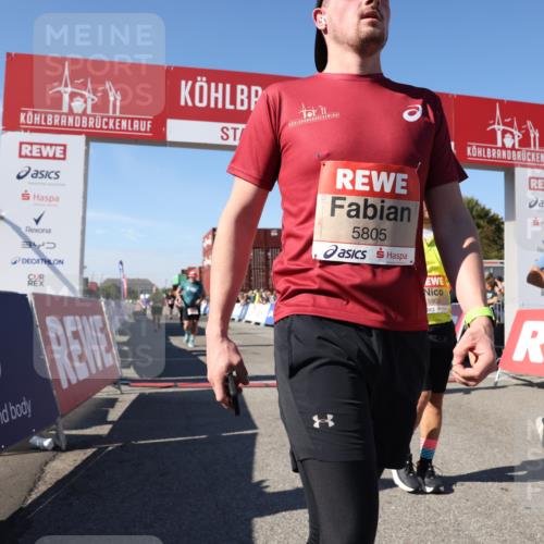 03.10.2025 - Köhlbrandbrückenlauf Lena Gebhardt http://msf.ph/oto/9037445 03.10.2025 13:14:32 Ziel 4259, 4400, 4426, 4509, 4684, 4788, 5132, 5249, 5782, 5805, 5902, 5903, 6012, 6512 meine-sportfotos.de