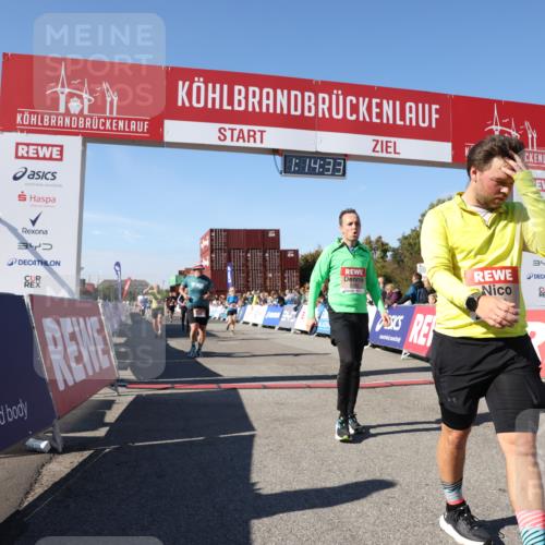 03.10.2025 - Köhlbrandbrückenlauf Lena Gebhardt http://msf.ph/oto/9037448 03.10.2025 13:14:33 Ziel 4259, 4400, 4426, 4509, 4684, 4788, 5132, 5249, 5782, 5805, 5902, 5903, 6012, 6512 meine-sportfotos.de