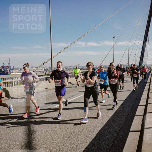 03.10.2025 - Köhlbrandbrückenlauf Michael Burmester http://msf.ph/oto/9037450 03.10.2025 12:30:11 Position 1  meine-sportfotos.de