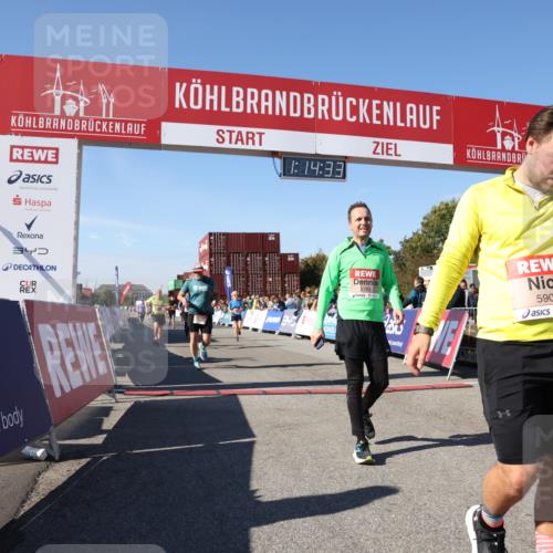 03.10.2025 - Köhlbrandbrückenlauf Lena Gebhardt http://msf.ph/oto/9037454 03.10.2025 13:14:34 Ziel 4259, 4400, 4424, 4426, 4509, 4684, 4692, 4788, 5132, 5249, 5782, 5805, 5902, 5903, 6012, 6512, 6849 meine-sportfotos.de
