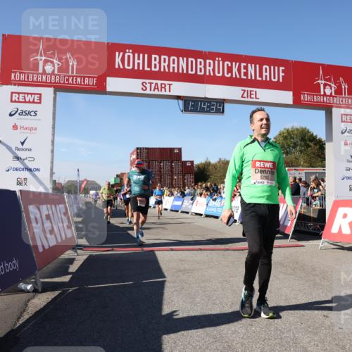 03.10.2025 - Köhlbrandbrückenlauf Lena Gebhardt http://msf.ph/oto/9037458 03.10.2025 13:14:34 Ziel 4259, 4400, 4424, 4426, 4509, 4684, 4692, 4788, 5132, 5249, 5782, 5805, 5902, 5903, 6012, 6512, 6849 meine-sportfotos.de