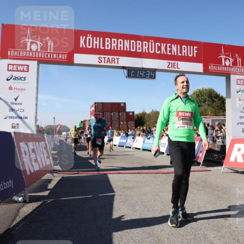 03.10.2025 - Köhlbrandbrückenlauf Lena Gebhardt http://msf.ph/oto/9037461 03.10.2025 13:14:34 Ziel 4259, 4400, 4424, 4426, 4509, 4684, 4692, 4788, 5132, 5249, 5782, 5805, 5902, 5903, 6012, 6512, 6849 meine-sportfotos.de
