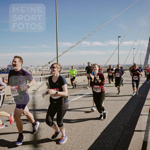 03.10.2025 - Köhlbrandbrückenlauf Michael Burmester http://msf.ph/oto/9037465 03.10.2025 12:30:12 Position 1 4760 meine-sportfotos.de