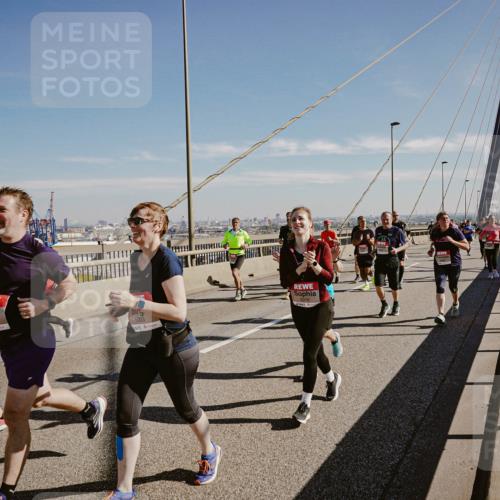 03.10.2025 - Köhlbrandbrückenlauf Michael Burmester http://msf.ph/oto/9037470 03.10.2025 12:30:12 Position 1 5003, 4760 meine-sportfotos.de