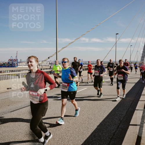 03.10.2025 - Köhlbrandbrückenlauf Michael Burmester http://msf.ph/oto/9037475 03.10.2025 12:30:12 Position 1 5078, 4630 meine-sportfotos.de