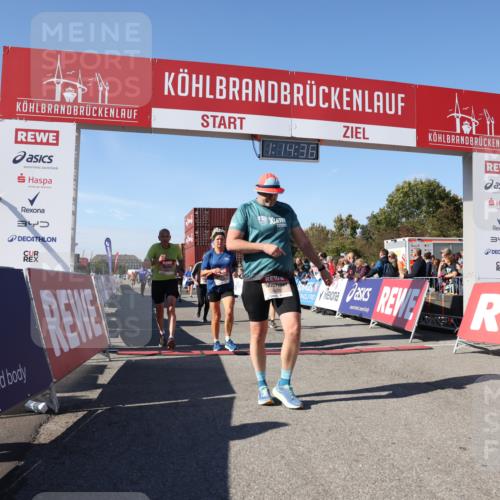 03.10.2025 - Köhlbrandbrückenlauf Lena Gebhardt http://msf.ph/oto/9037479 03.10.2025 13:14:36 Ziel 4259, 4400, 4424, 4509, 4684, 4692, 4788, 5132, 5249, 5782, 5805, 5902, 5903, 6316, 6448, 6849 meine-sportfotos.de