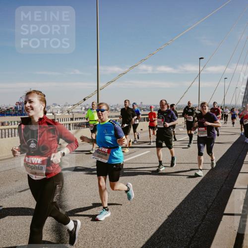 03.10.2025 - Köhlbrandbrückenlauf Michael Burmester http://msf.ph/oto/9037482 03.10.2025 12:30:13 Position 1 5078, 4630 meine-sportfotos.de