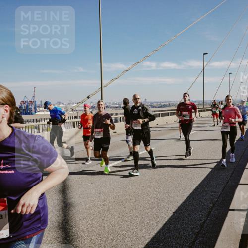 03.10.2025 - Köhlbrandbrückenlauf Michael Burmester http://msf.ph/oto/9037500 03.10.2025 12:30:14 Position 1 600 meine-sportfotos.de