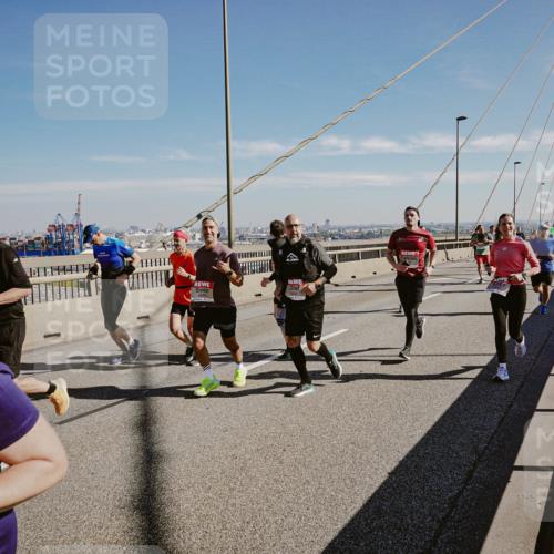 03.10.2025 - Köhlbrandbrückenlauf Michael Burmester http://msf.ph/oto/9037507 03.10.2025 12:30:14 Position 1  meine-sportfotos.de