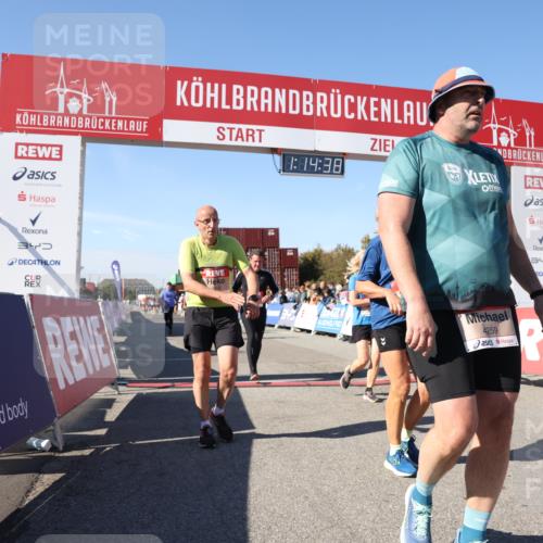 03.10.2025 - Köhlbrandbrückenlauf Lena Gebhardt http://msf.ph/oto/9037514 03.10.2025 13:14:38 Ziel 4259, 4400, 4424, 4509, 4684, 4692, 4788, 4869, 5249, 5782, 5805, 5902, 5903, 6316, 6448, 6849 meine-sportfotos.de