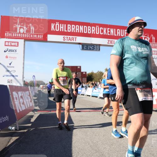 03.10.2025 - Köhlbrandbrückenlauf Lena Gebhardt http://msf.ph/oto/9037519 03.10.2025 13:14:38 Ziel 4259, 4400, 4424, 4509, 4684, 4692, 4788, 4869, 5249, 5782, 5805, 5902, 5903, 6316, 6448, 6849 meine-sportfotos.de
