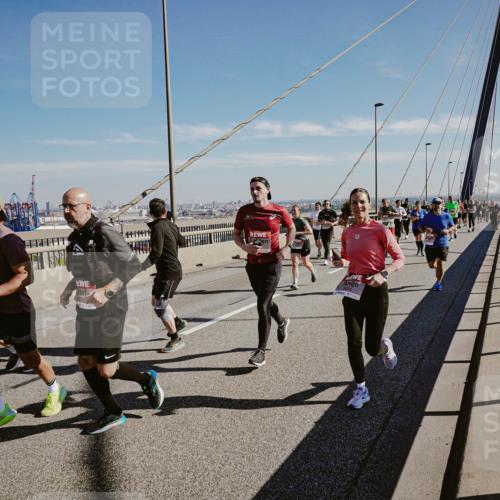 03.10.2025 - Köhlbrandbrückenlauf Michael Burmester http://msf.ph/oto/9037520 03.10.2025 12:30:15 Position 1  meine-sportfotos.de