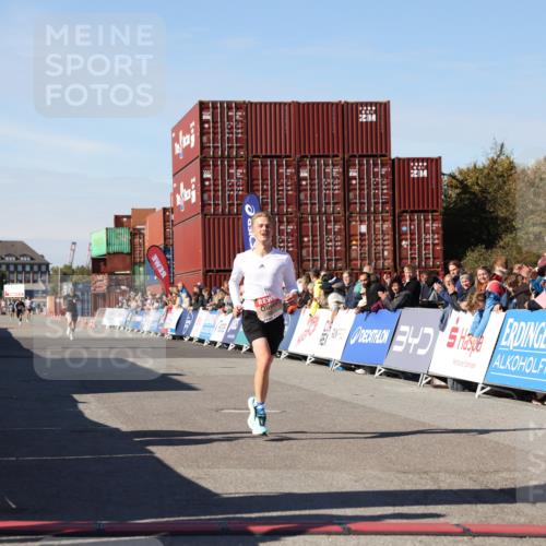 03.10.2025 - Köhlbrandbrückenlauf Lena Gebhardt http://msf.ph/oto/9037523 03.10.2025 12:51:20 Ziel 6047 meine-sportfotos.de