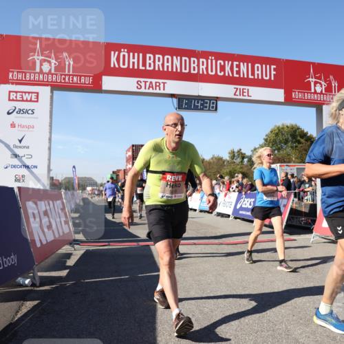 03.10.2025 - Köhlbrandbrückenlauf Lena Gebhardt http://msf.ph/oto/9037524 03.10.2025 13:14:39 Ziel 4259, 4400, 4424, 4509, 4684, 4692, 4788, 4869, 5249, 5682, 5686, 5782, 5805, 6316, 6448, 6849 meine-sportfotos.de