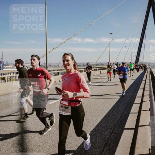 03.10.2025 - Köhlbrandbrückenlauf Michael Burmester http://msf.ph/oto/9037527 03.10.2025 12:30:16 Position 1 5204 meine-sportfotos.de