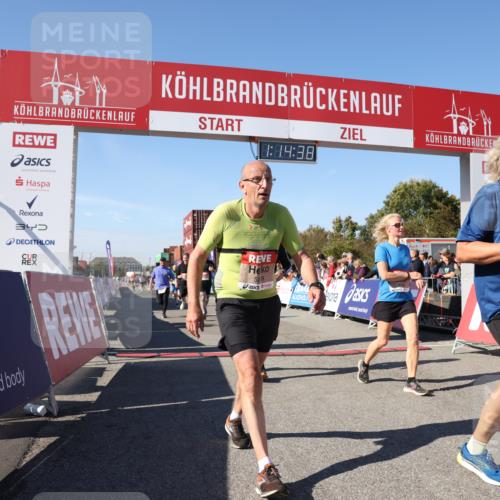 03.10.2025 - Köhlbrandbrückenlauf Lena Gebhardt http://msf.ph/oto/9037530 03.10.2025 13:14:39 Ziel 4259, 4400, 4424, 4509, 4684, 4692, 4788, 4869, 5249, 5682, 5686, 5782, 5805, 6316, 6448, 6849 meine-sportfotos.de