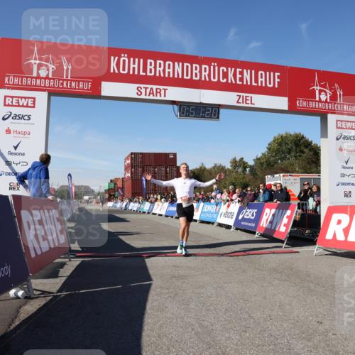03.10.2025 - Köhlbrandbrückenlauf Lena Gebhardt http://msf.ph/oto/9037541 03.10.2025 12:51:21 Ziel 6047 meine-sportfotos.de