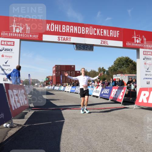 03.10.2025 - Köhlbrandbrückenlauf Lena Gebhardt http://msf.ph/oto/9037545 03.10.2025 12:51:21 Ziel 6047 meine-sportfotos.de