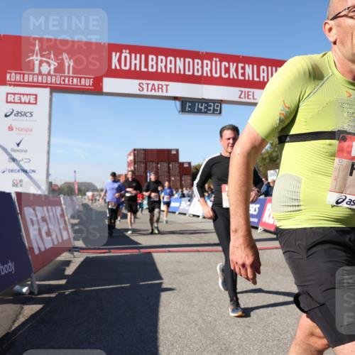 03.10.2025 - Köhlbrandbrückenlauf Lena Gebhardt http://msf.ph/oto/9037548 03.10.2025 13:14:40 Ziel 4259, 4400, 4424, 4509, 4684, 4692, 4788, 4869, 5249, 5682, 5686, 5711, 5782, 6316, 6448, 6849 meine-sportfotos.de