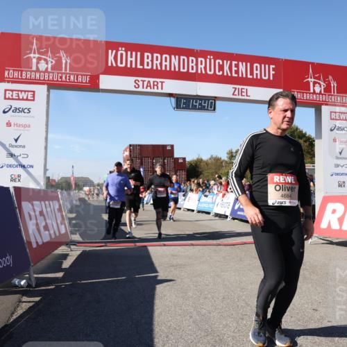 03.10.2025 - Köhlbrandbrückenlauf Lena Gebhardt http://msf.ph/oto/9037551 03.10.2025 13:14:40 Ziel 4259, 4400, 4424, 4509, 4684, 4692, 4788, 4869, 5249, 5682, 5686, 5711, 5782, 6316, 6448, 6849 meine-sportfotos.de