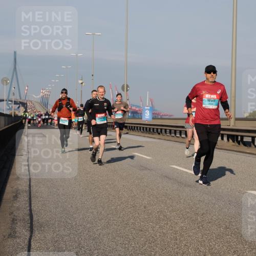 03.10.2025 - Köhlbrandbrückenlauf Fabian Wolf http://msf.ph/oto/9037566 03.10.2025 09:52:06 Position 3 2696 meine-sportfotos.de