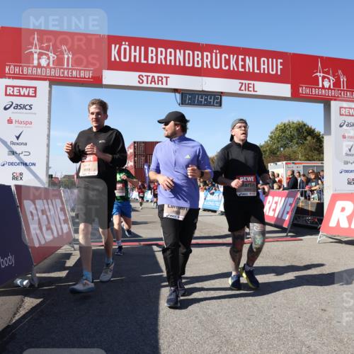 03.10.2025 - Köhlbrandbrückenlauf Lena Gebhardt http://msf.ph/oto/9037574 03.10.2025 13:14:42 Ziel 4202, 4259, 4424, 4509, 4533, 4684, 4692, 4788, 4869, 5249, 5682, 5686, 5711, 6316, 6344, 6448, 6849 meine-sportfotos.de