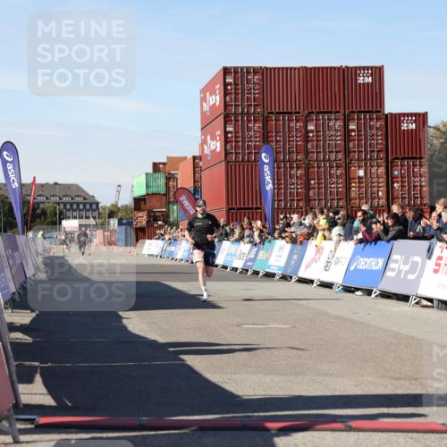 03.10.2025 - Köhlbrandbrückenlauf Lena Gebhardt http://msf.ph/oto/9037584 03.10.2025 12:51:26 Ziel 6047, 6458 meine-sportfotos.de