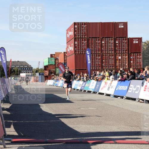 03.10.2025 - Köhlbrandbrückenlauf Lena Gebhardt http://msf.ph/oto/9037589 03.10.2025 12:51:26 Ziel 6047, 6458 meine-sportfotos.de