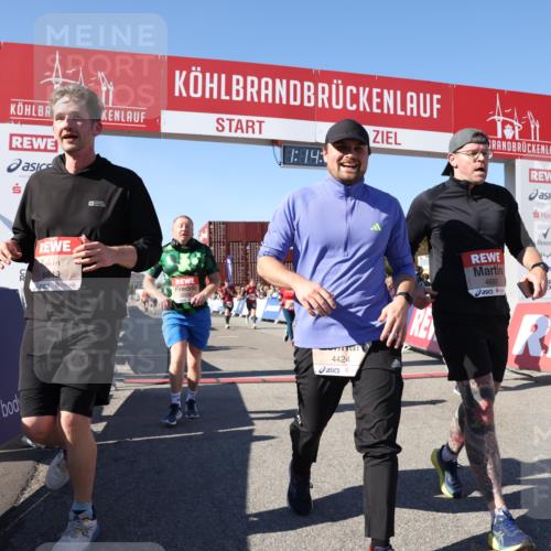 03.10.2025 - Köhlbrandbrückenlauf Lena Gebhardt http://msf.ph/oto/9037597 03.10.2025 13:14:43 Ziel 4202, 4259, 4424, 4509, 4533, 4684, 4692, 4788, 4869, 5249, 5682, 5686, 5711, 5814, 6316, 6344, 6448, 6849 meine-sportfotos.de