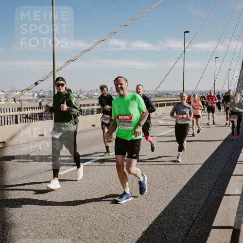 03.10.2025 - Köhlbrandbrückenlauf Michael Burmester http://msf.ph/oto/9037605 03.10.2025 12:30:22 Position 1 4721 meine-sportfotos.de
