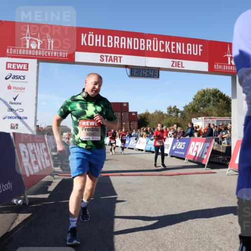 03.10.2025 - Köhlbrandbrückenlauf Lena Gebhardt http://msf.ph/oto/9037607 03.10.2025 13:14:44 Ziel 4202, 4224, 4424, 4509, 4533, 4684, 4692, 4788, 4869, 4890, 5249, 5682, 5686, 5711, 5760, 5761, 5814, 6316, 6344, 6448, 6849 meine-sportfotos.de