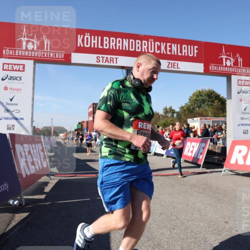 03.10.2025 - Köhlbrandbrückenlauf Lena Gebhardt http://msf.ph/oto/9037611 03.10.2025 13:14:44 Ziel 4202, 4224, 4424, 4509, 4533, 4684, 4692, 4788, 4869, 4890, 5249, 5682, 5686, 5711, 5760, 5761, 5814, 6316, 6344, 6448, 6849 meine-sportfotos.de