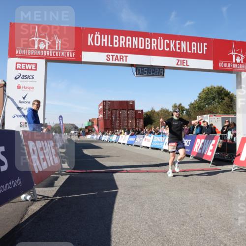 03.10.2025 - Köhlbrandbrückenlauf Lena Gebhardt http://msf.ph/oto/9037614 03.10.2025 12:51:29 Ziel 6047, 6458 meine-sportfotos.de