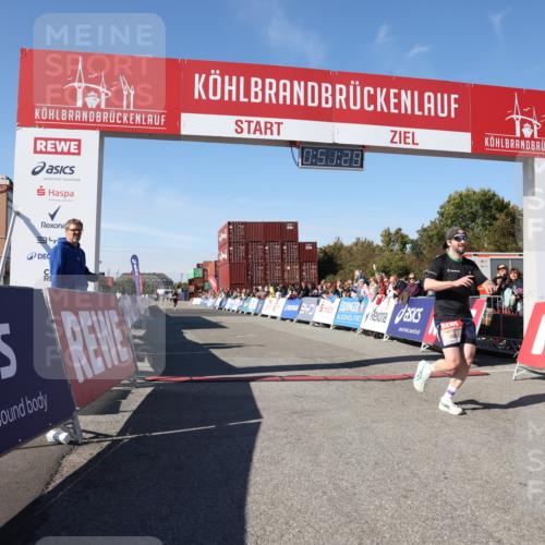 03.10.2025 - Köhlbrandbrückenlauf Lena Gebhardt http://msf.ph/oto/9037620 03.10.2025 12:51:29 Ziel 6047, 6458 meine-sportfotos.de
