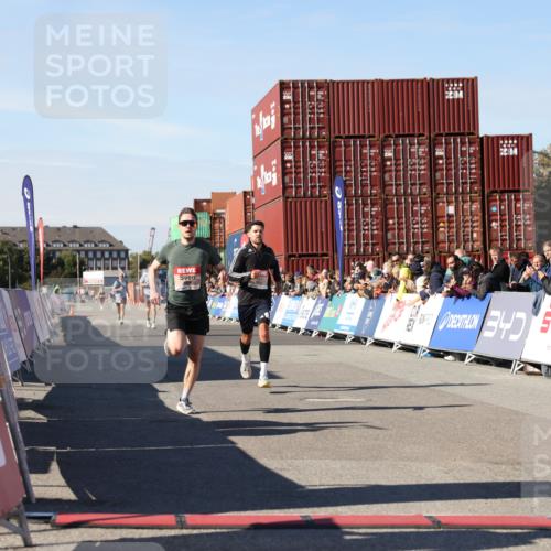 03.10.2025 - Köhlbrandbrückenlauf Lena Gebhardt http://msf.ph/oto/9037623 03.10.2025 12:51:36 Ziel 4058, 6458, 6793 meine-sportfotos.de